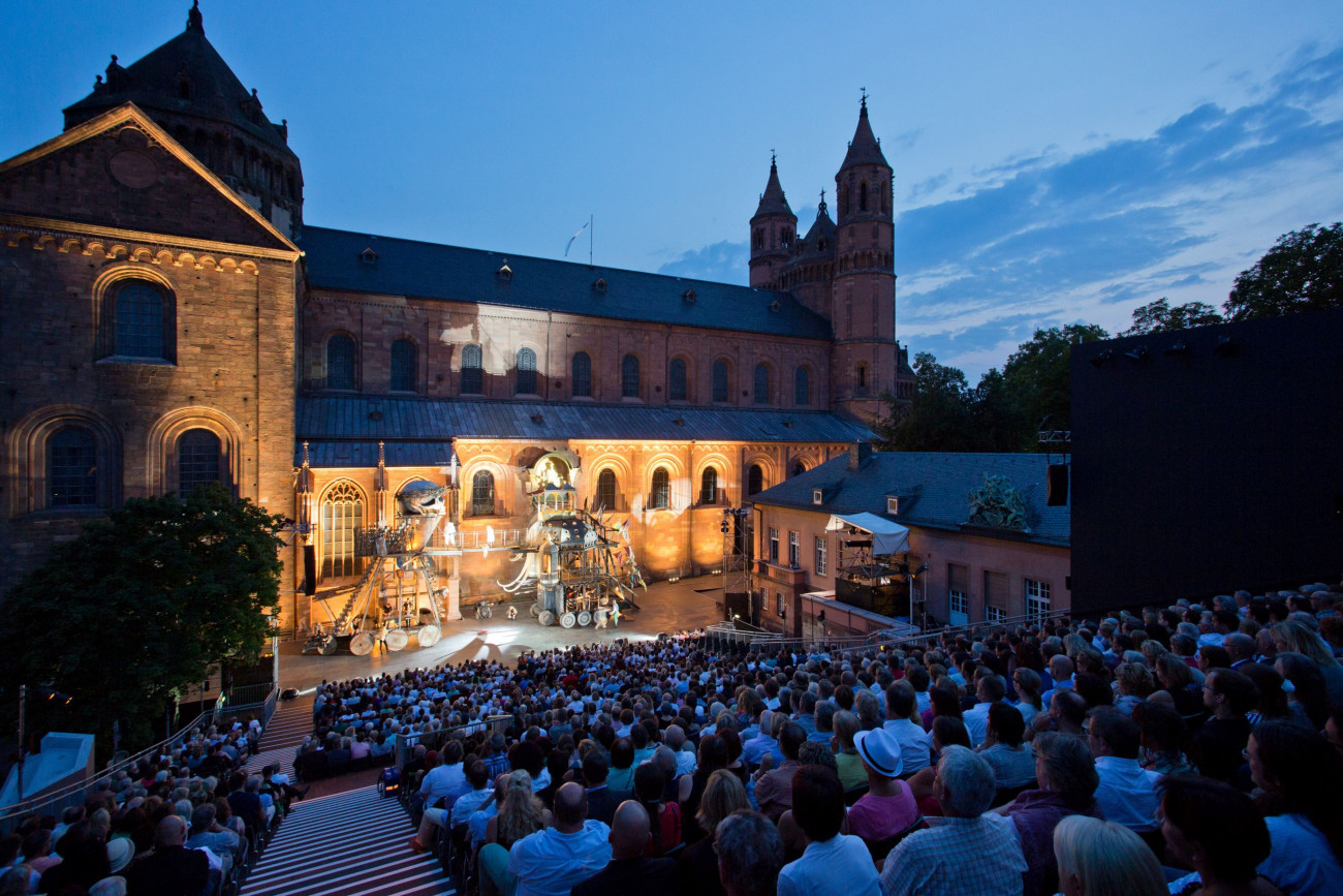 Nibelungenfestspiele gGmbH der Stadt Worms Nico Hofmann, Nibelungen Festspiele Worms Bernward Bertram: Bühnenbild Nordseite