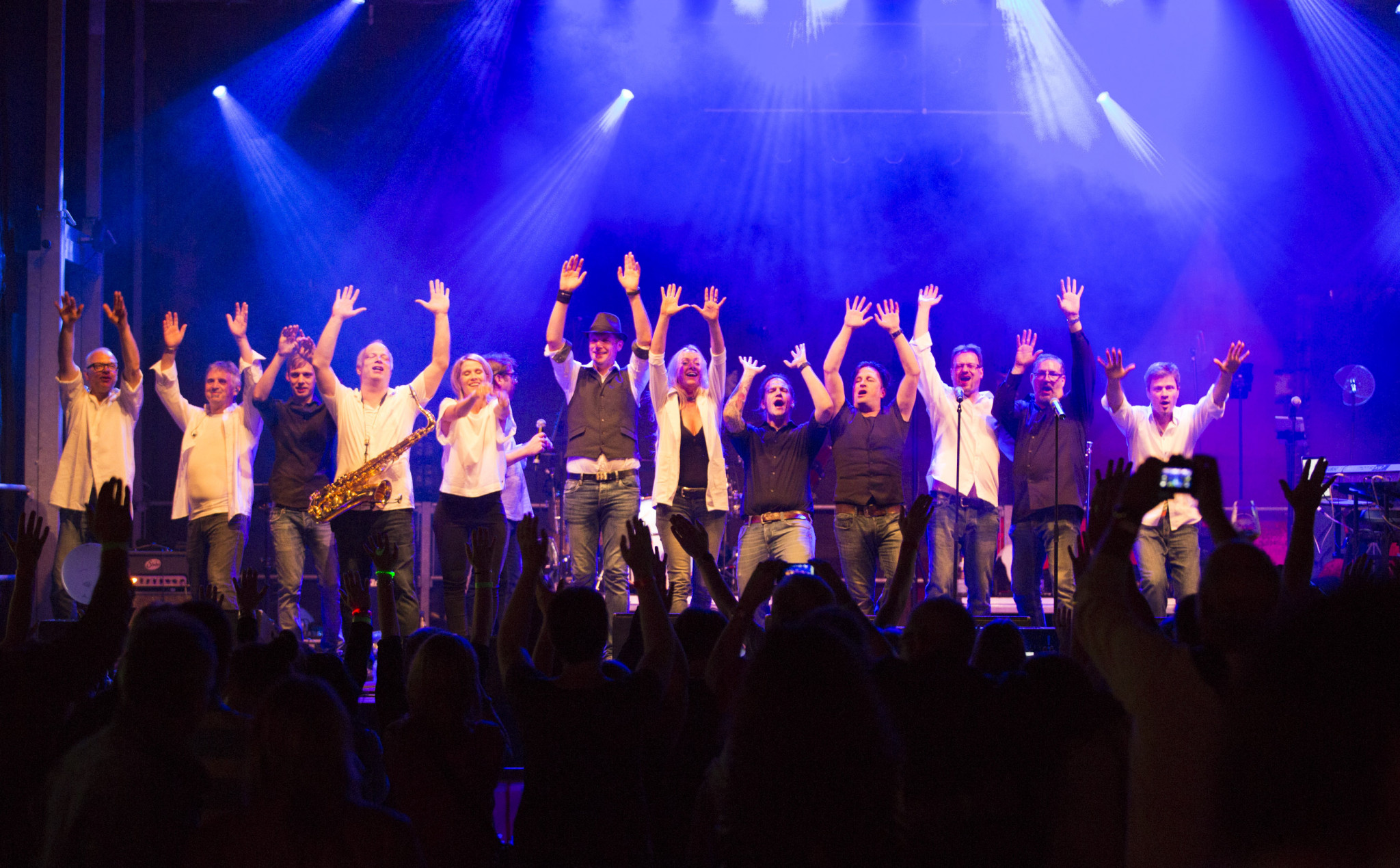 Lange Nacht der Kultur, Lange Nacht der Kultur Trippstadt, Schlosspark, Lichterfest mit  Jubiläumsshow 15 Jahre Brass Machine. 30.07.2016 Foto: Reiner Voß / view - die agentur