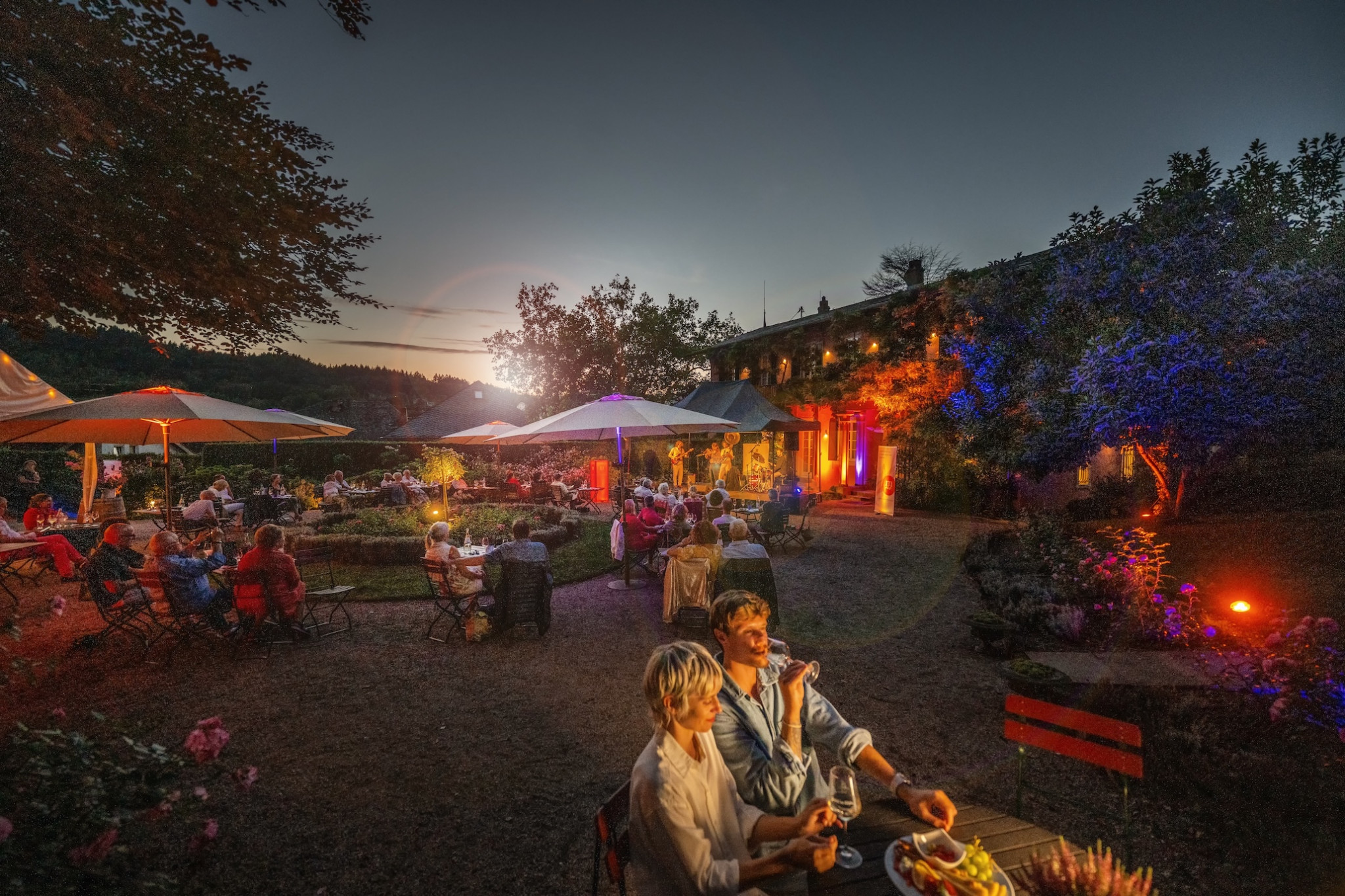 Mosel Musikfestival 2026, Mosel Musikfestival 2026 Das Moselmusikfestival feiert 2025 sein 40-jähriges Bestehen. Im Rahmen der Veranstaltungsreihe treten erstklassige Musiker an außergewöhnlichen Spielstätten entlang der Mosel auf. Von Klassik über Jazz bis hin zur Weltmusik ist alles vertreten.