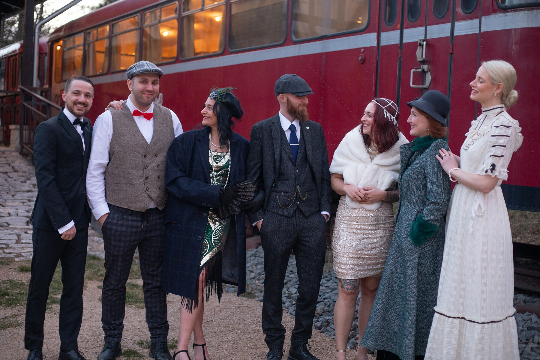 “Das wilde Bahnhofsleben in den 1920er Jahren”, “Das wilde Bahnhofsleben in den 1920er Jahren”